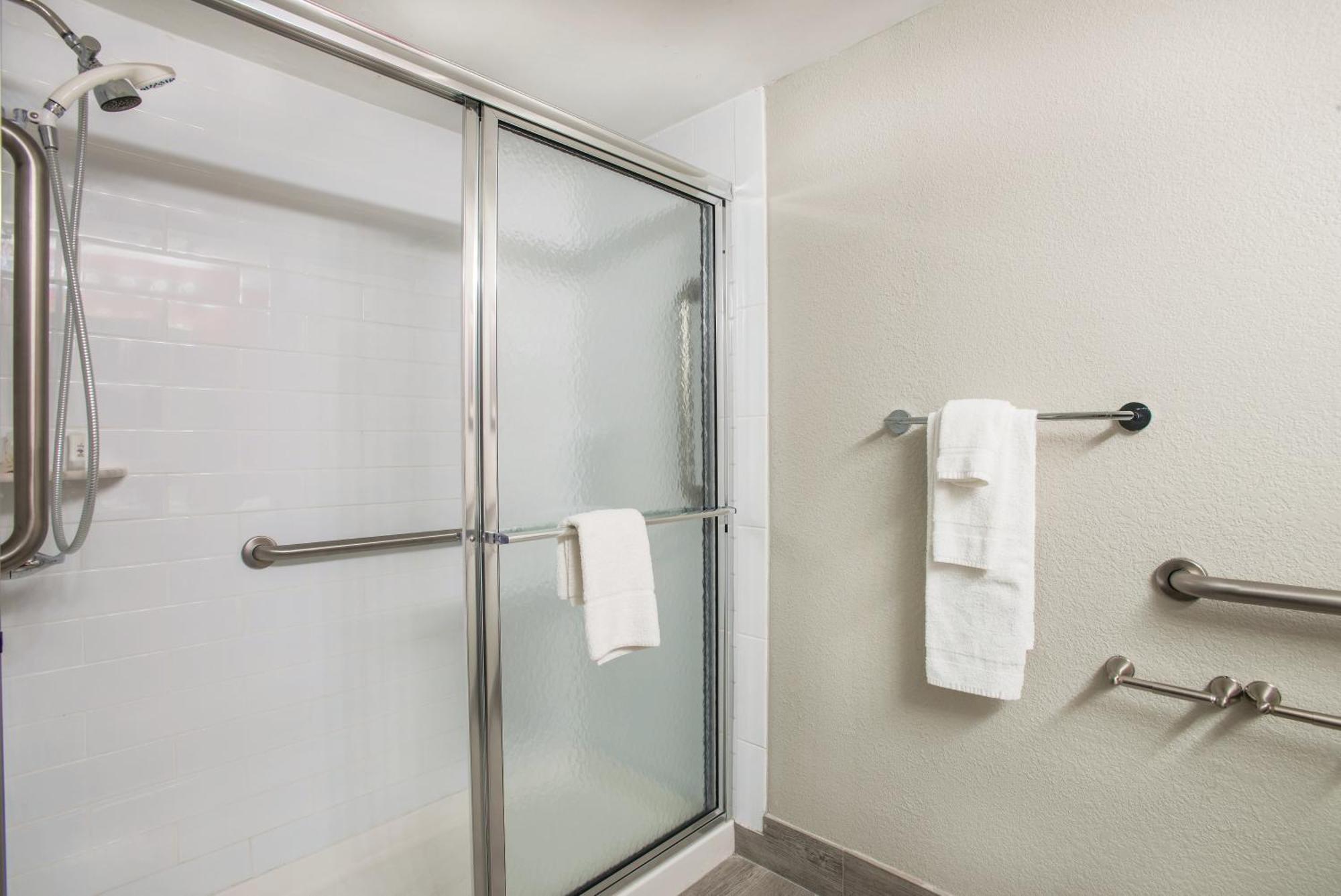 One-Bedroom King Suite - Non-Smoking,1281718252:JPEG